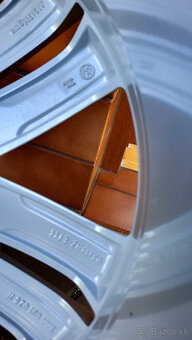 alu R18 5x112 orig. VW Passat, pneu 235/40 - 8