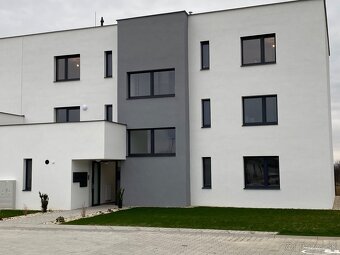 Prenajom 2izboveho bytu pod Kamennou - 8