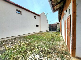 Rodinný dom na komerčné priestory pre ambulanciu a pod. - 8