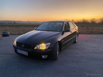 Lexus is200 - 8