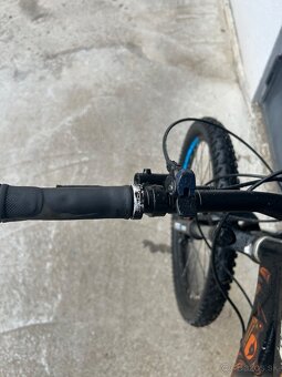 Predám tento krásny horský bicykel špecialized - 8