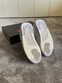 JORDAN 4 RETRO FROZEN MOMENTS - 8