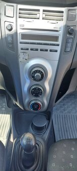 Toyota yaris 1,0 RV 2008 - 8