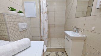 Zariadená moderná garsónka s balkónom - Chočská - 8