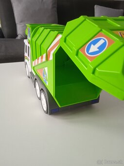Vlakový rušeň a smetiarske auto - 8
