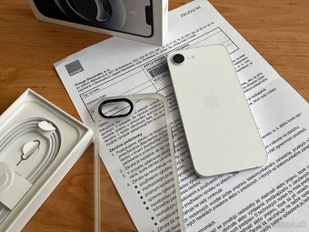 Apple iPhone 16e 128GB - 8