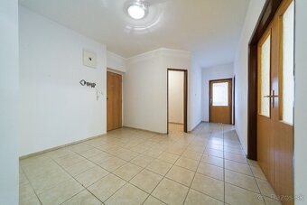 VEĽKÝ 3-IZB. BYT 101M2, DVA BALKÓNY, TICHÉ PROSTR, STUPAVA - 8
