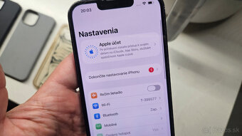 Apple iPhone 13 tmavý 128GB - puknutý zadok - 8