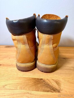 Hnedé dámske topánky Timberland - 8