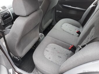 Predám škoda fabia 1.2 44kw rok 2004 - 8