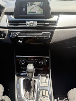 bmw 218d - 8