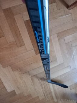 Predám spájanú hokejku BAUER nexus - 8