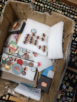 Predám rôzne odznaky 3000+ kus - 8