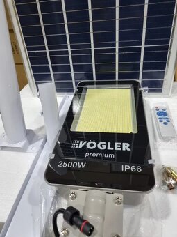 Solárna pouličná lampa VÖGLER GmBh PREMIUM verzia 2500W, lam - 8