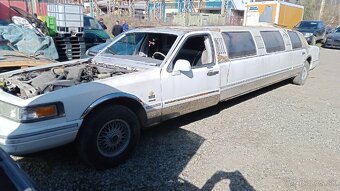 Lincoln town car limuzína 4.6 - 8
