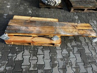 Masívne drevené police s konzolami - 8