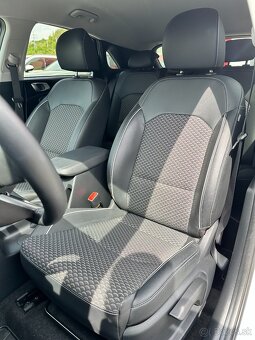 Kia Ceed 1,6 CRDI MHEV M6 GOLD,GOLD PACK MY2023 - 8