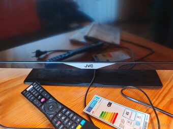 predám televízor JVC - 8