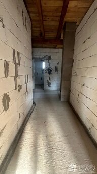 Ponúkame na predaj rozostavanú stavbu bungalovu v obci Mark - 8