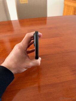 Predám Čierny iPhone 16 Pro Max 512GB - 8