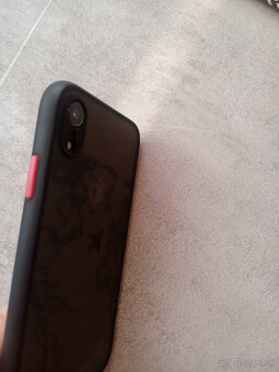 Apple iPhone XR 64GB - 8