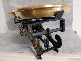 Staré pekne dvoumiskové váhy se ženou po kompletní renovaci - 8