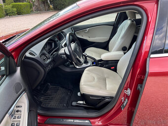 Volvo V40 D2 2.0L 120k Summum - 8