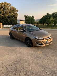 Opel Astra 1.4 Turbo ZNÍŽENÁ CENA - 8