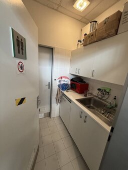 PRENÁJOM - Obchodné priestory 220m2 v nákupnom centre TATRY, - 8