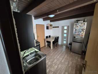 Na predaj 3 izbový dom v Šuranoch na 6 árovom pozemku - 8