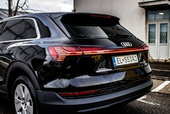 Audi E-tron 55 quattro Advanced, 300kW - 8