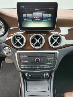 Mercedes-Benz GLA 200d 4-Matic - 8