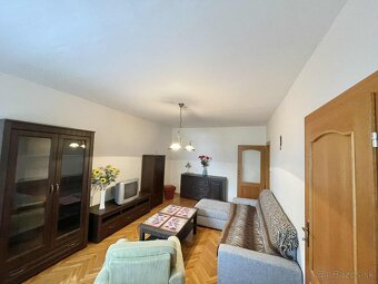 Na predaj veľký byt 4+1 s dvomi balkónmi, komorou a garážou - 8