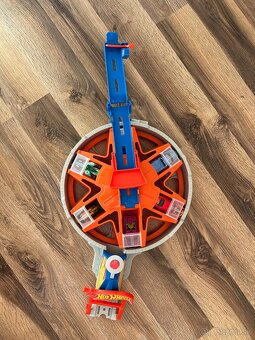 Hot Wheels  garáž + autíčka zdarma🏎️ - 8