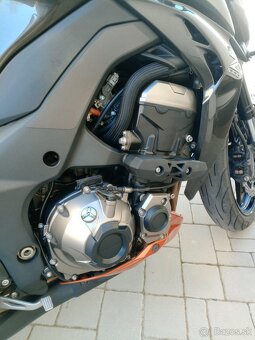 Kawasaki Z 1000 - 8