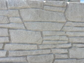 Predám betónové plotové platne a stĺpy - 8