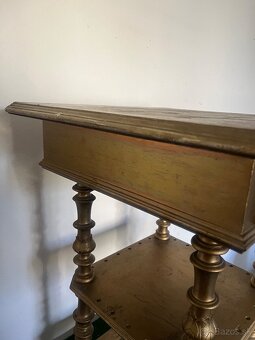 Starožitný drevenný stolík - 8