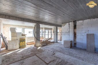 NA PREDAJ polyfunkčná budova v centre obce Veľké Leváre - 8