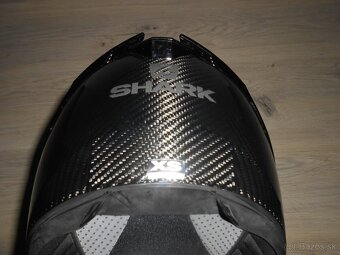 Predam krasnu novu karbonovu moto prilbu znacky SHARK SPARTA - 8