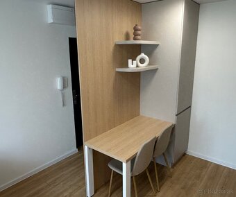 NADŠTANDARDNÝ 2 IZBOVÝ BYT V CENTRE BB - 8