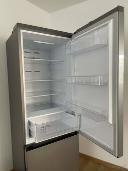 Moderná a takmer nová chladnička Samsung RB34C600CSA/EF - 8