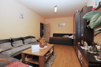 Veľký 4 izbový byt s balkónom - Na predaj - 8
