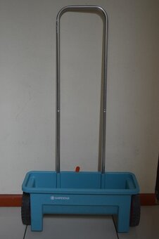 predam posypaci/posypovy vozik GARDENA - 8