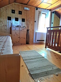 Predáme krásnu chatu a veľkým pozemkom 889m2 Jelenec - 8