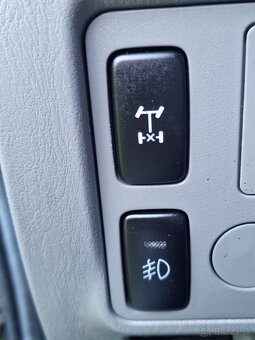 Toyota Hilux 2.5 D-4D 4X4 UZÁVIERKA UKÁŽKOVÝ STAV - 8