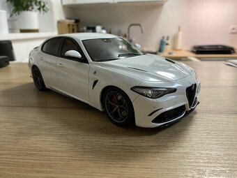 Alfa Romeo Giulia 1:18 Otto - 8