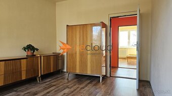 ZNÍŽENÁ CENA  Predám 3 izbový byt s veľkou jedálňou a gará - 8