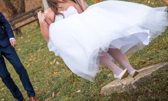 Princeznovské svadobné šaty so závojom a korunkou - 8