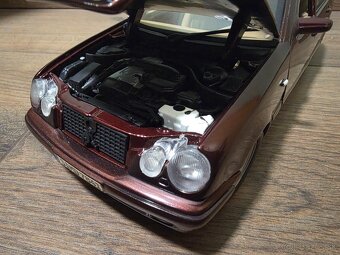 Mercedes Benz E320 S210 E-Klasse Model 1:18 - 8