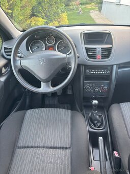 Peugeot 207 - 8